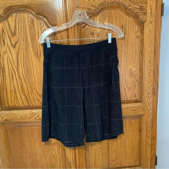 Lululemon Men’s Shorts Size Medium Gray Check Run Performance Outdoor Gym - Picture 2 of 10